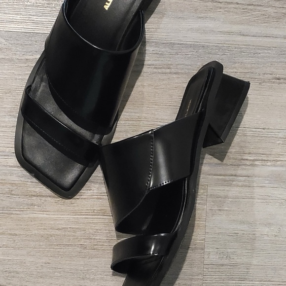 All Black Angle Mule (shoes) - Picture 6 of 9